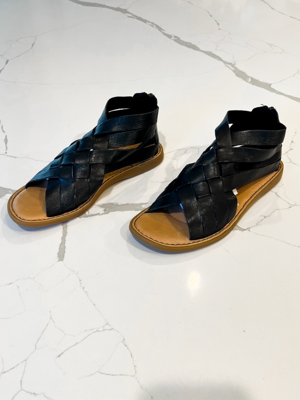 Born Iwa Black Leather Woven Buckle Sandals Womens Sz 7 M - Picture 3 of 16